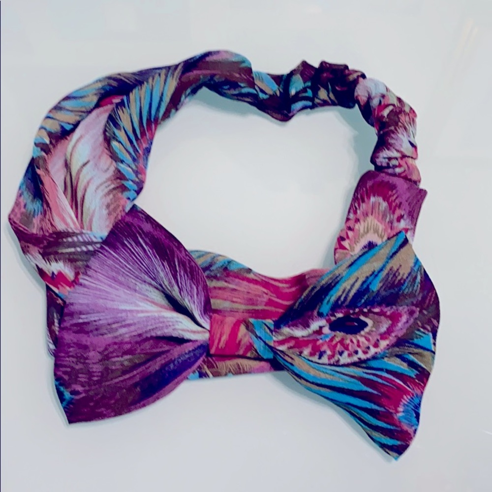 NWOT peacock headband with oversized bow